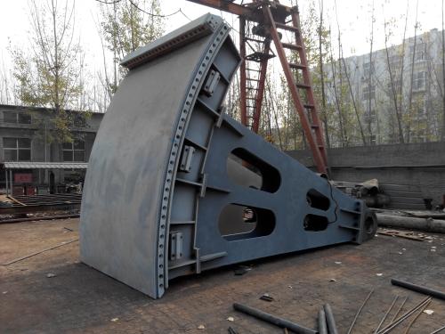 Radial steel gate