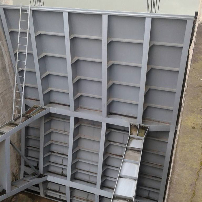 Radial steel gate